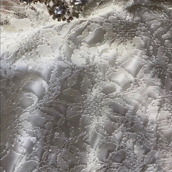 Sleeveless Lace dress - Picture 4 of 5